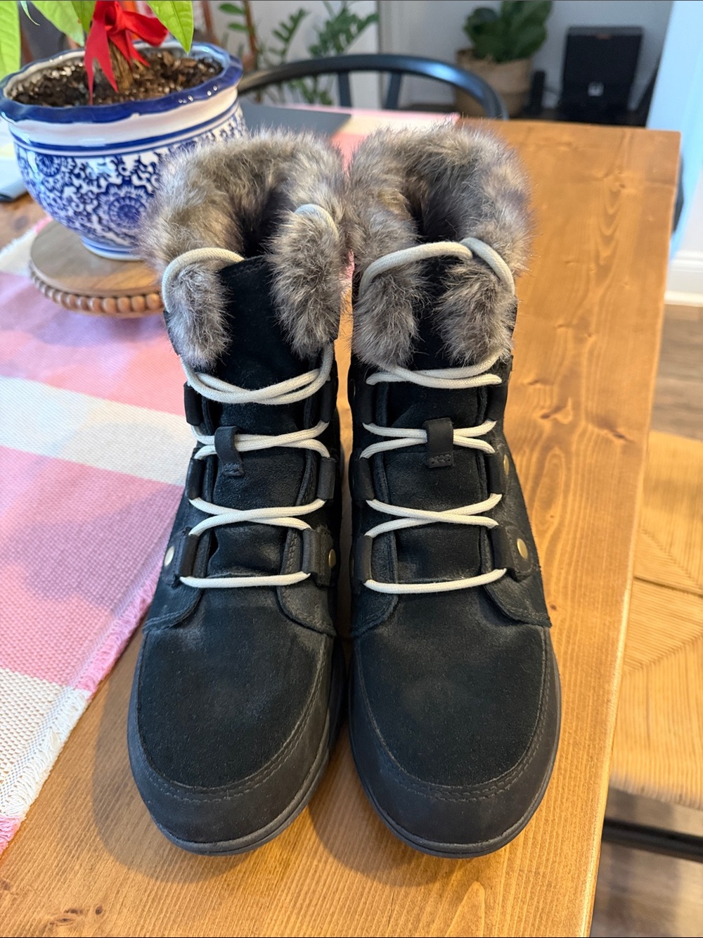 Sorel Black Winter Lace-Up Boots with Faux Fur Collar